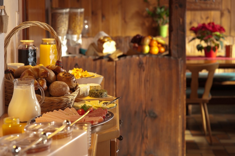 boulangerie-TOUET DE L ESCARENE-min_breakfast_buffet_food_restaurant_meal_hotel_plate_fresh-718745